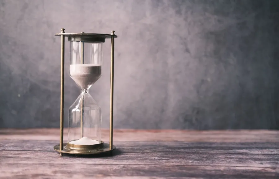 Image of an hourglass