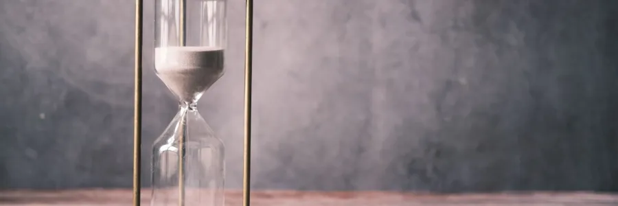 Image of an hourglass